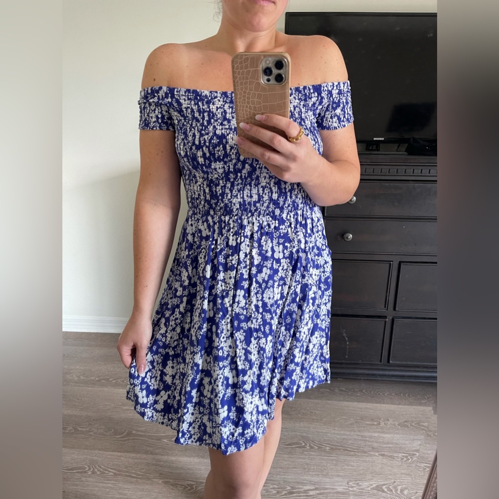 EXPRESS PETITE SMALL MINI DRESS WITH POCKETS. BLUE FLORAL